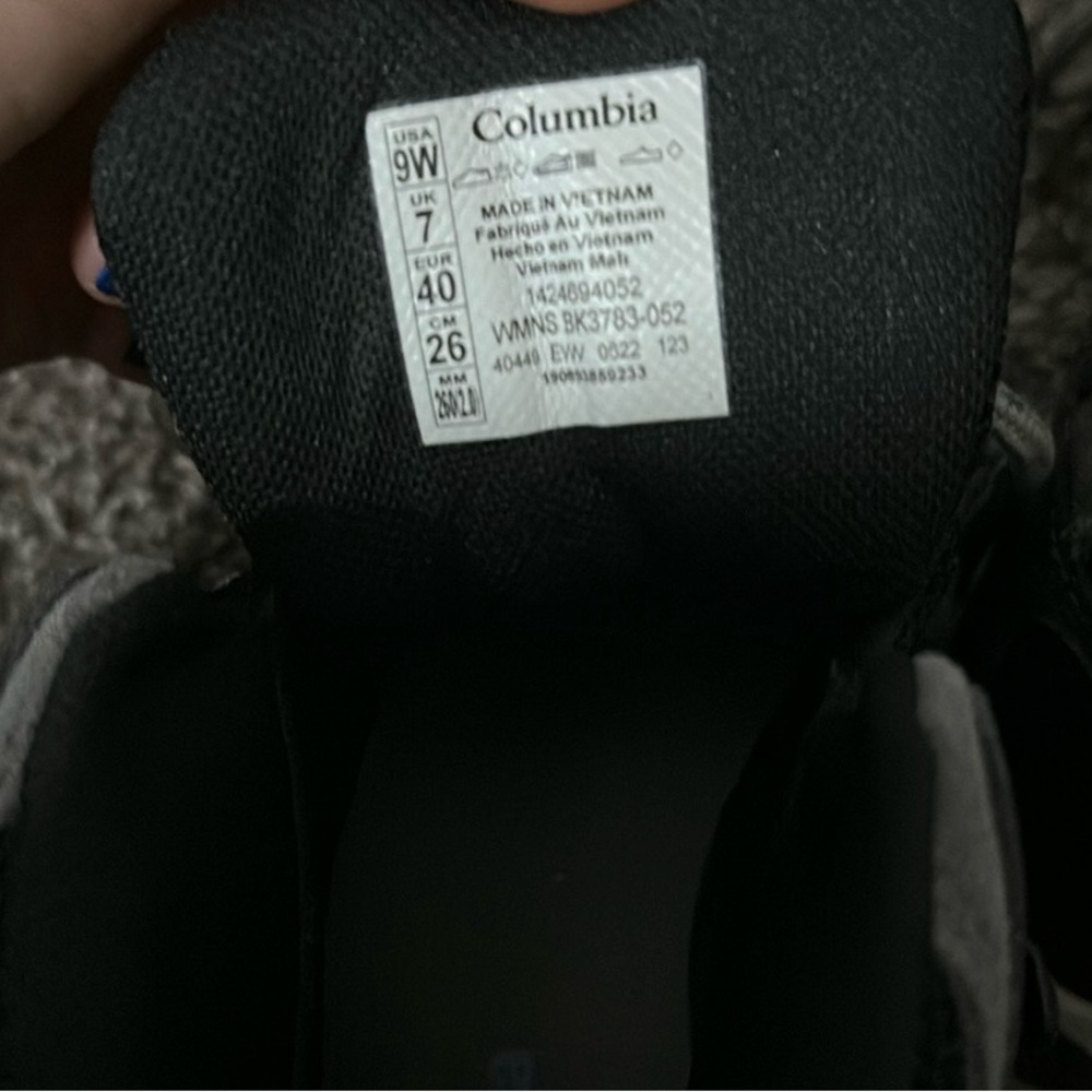 Columbia Gray and Black Hiking Boots with Rugged OutsoleSize 9W - Picture 6 of 9